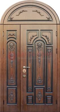 Арочная железная дверь с виноритом и узором ДА-36 в Одинцово