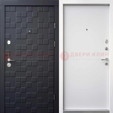 Темная входная дверь с белой МДФ внутри ДМ-222 в Рязани