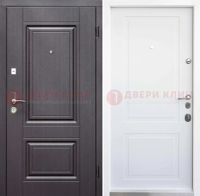 Темная входная дверь с белой МДФ внутри ДМ-238 в Одинцово