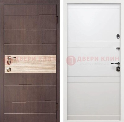 Коричневая стальная дверь с филенчатой МДФ в Белом цвете ДМ-306 в Курске