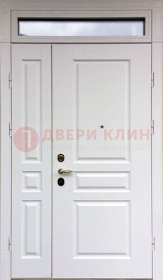 Белая двухстворчатая металлическая дверь со стеклом ДС-63 в Одинцово
