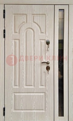Белая металлическая дверь со стеклом ДС-68 в Одинцово