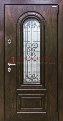 Темная филенчатая железная дверь со стеклом и ковкой ДСК-102 в Одинцово
