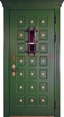 Зеленая уличная дверь со стеклом и ковкой для коттеджа ДСК-139 в Раменском