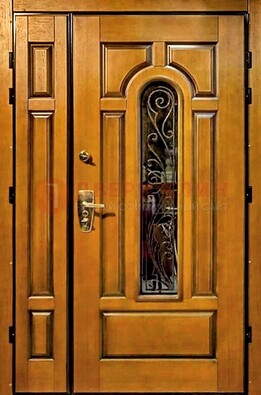 Распашная металлическая дверь со стеклом и ковкой для дома ДСК-152 в Одинцово