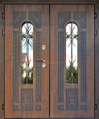 Двухстворчатая стальная дверь со стеклом и ковкой для дома ДСК-153 в Фрязино