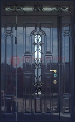 Глянцевая полуторная дверь Винорит стекло и ковка ДСК-275 в Одинцово