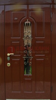 Красивая металлическая дверь со стеклом и ковкой ДСК-33 в Одинцово