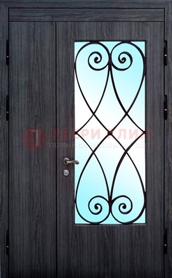 Стальная дверь со стеклом и ковкой ДСК-69 в деревянный дом в Одинцово