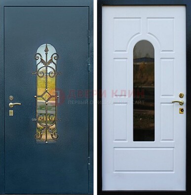 Входная дверь Дверь со стеклом и ковкой ДСК-71 для кирпичного дома в Омске
