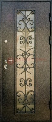 Входная дверь Дверь со стеклом и ковкой черного цвета ДСК-76 для веранды в Одинцово