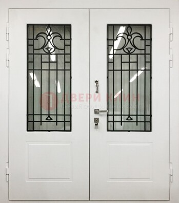 Белая двухстворчатая уличная дверь Винорит со стеклом ДСТ-4 в Одинцово