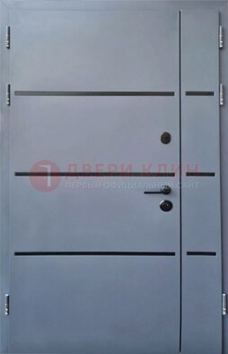 Серая металлическая тамбурная дверь с молдингами ДТМ-42 в Одинцово