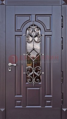 Темная уличная дверь с виноритом и стеклом с ковкой ДВТ-164 в Одинцово