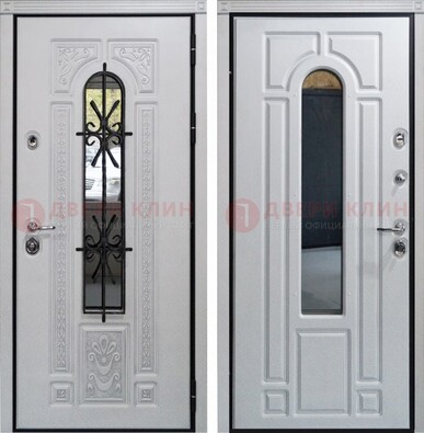 Белая стальная дверь с виноритом и ковкой снаружи ДВТ-197 в Одинцово