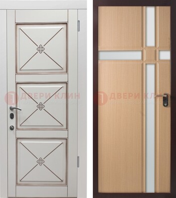 Белая уличная дверь с зеркальными вставками внутри ДЗ-94 в Одинцово