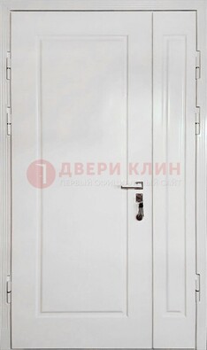 Полуторная металлическая дверь с МДФ в белом цвете ПЛ-24 в Одинцово