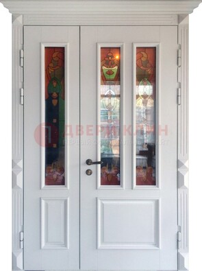 Белая полуторная металлическая дверь с витражом ВЖ-12 в Одинцово